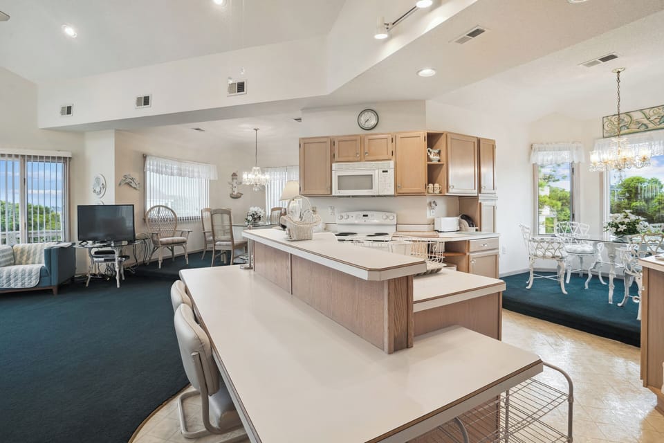 Upper/Main Level,Kitchen,