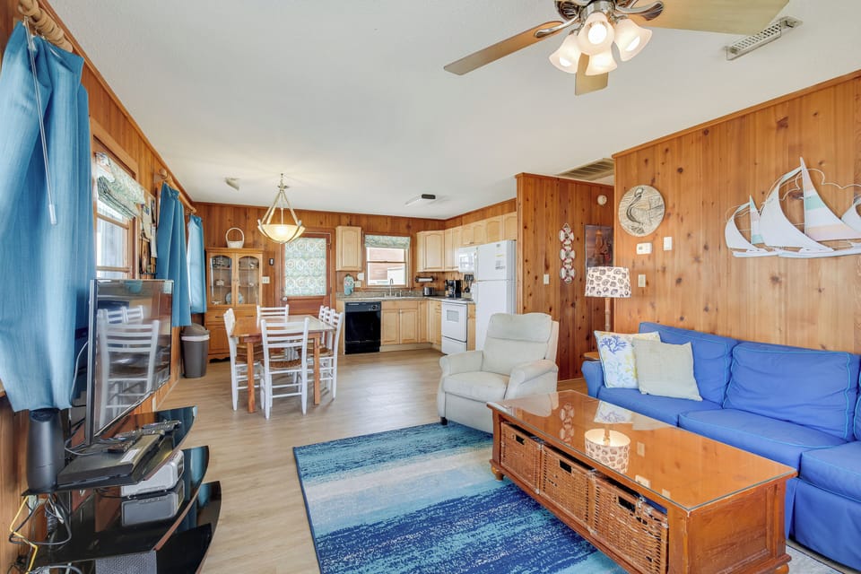 Main Level,Living Room,