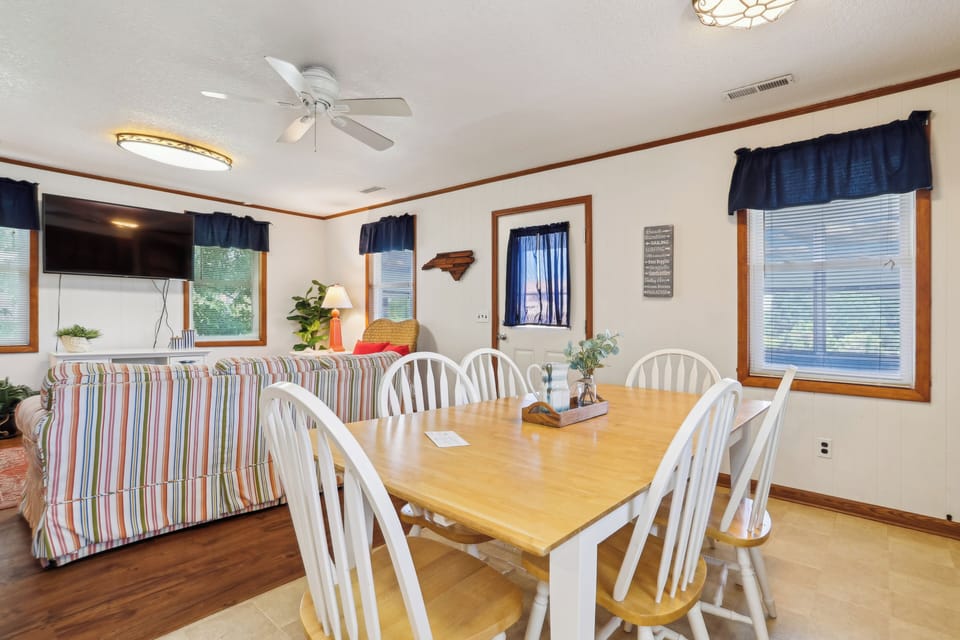 Main Level,Dining Area,