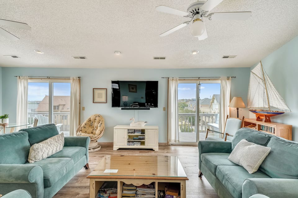 Upper/ Main Floor,Living Area,