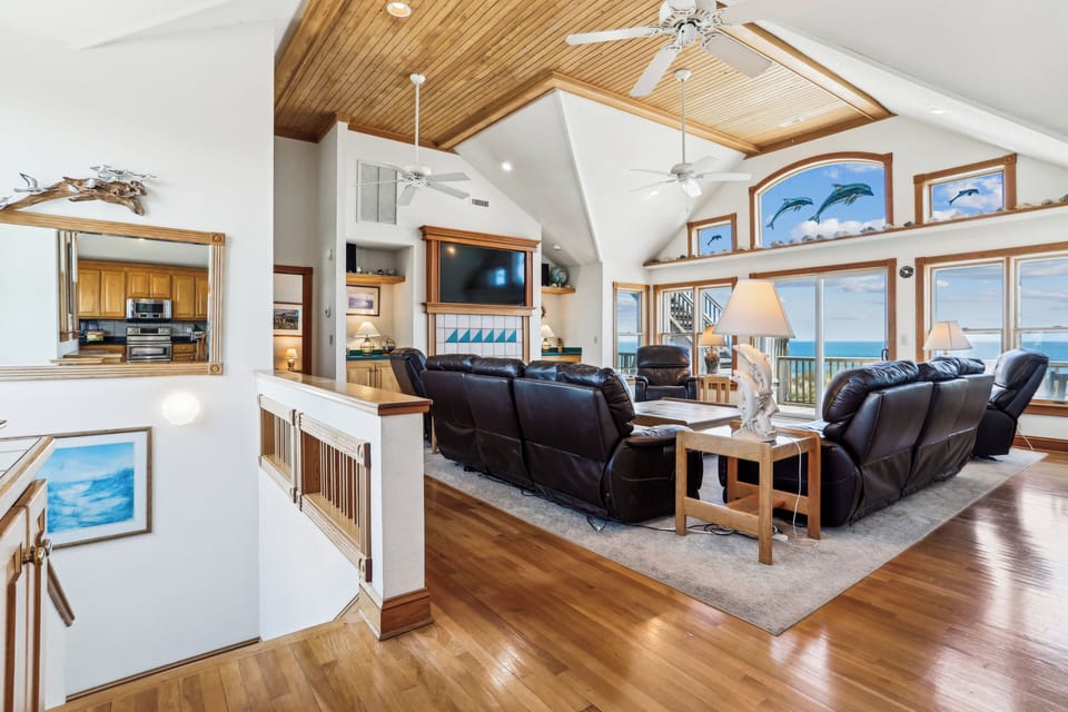 Main Level,Living Room,