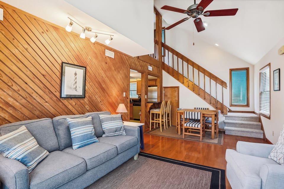 Main Level,Living Room,