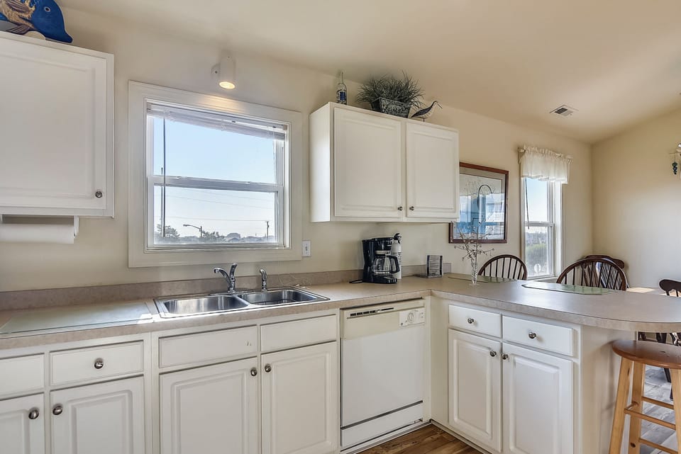 Upper/Main Level,Kitchen,