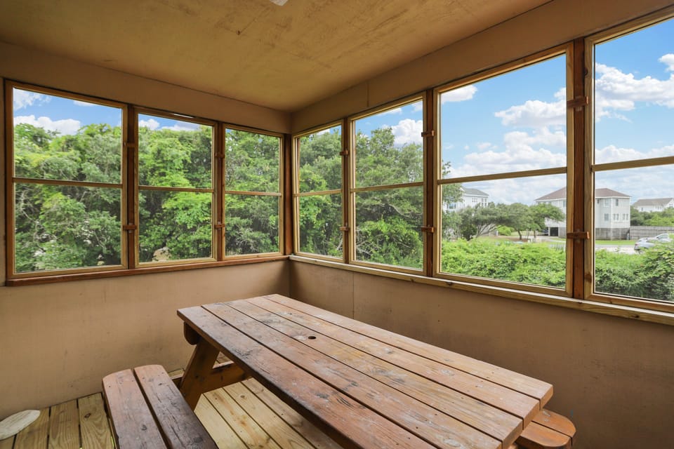 Group,Screened Porch,