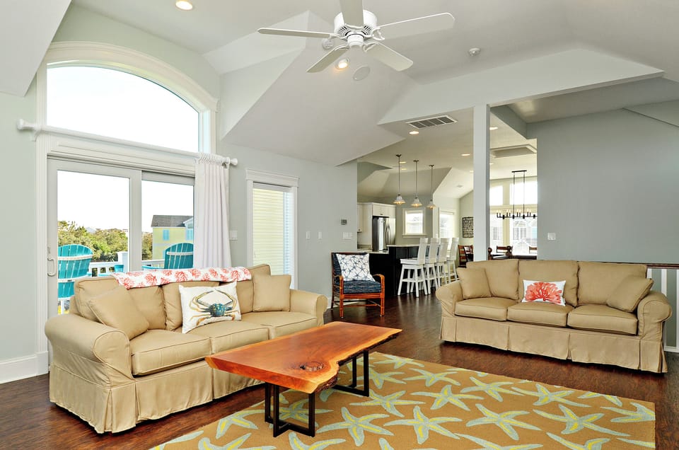 Main/Upper Level,Living Area,