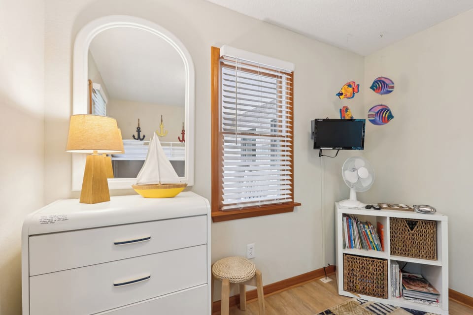 Middle Level,Bedroom,