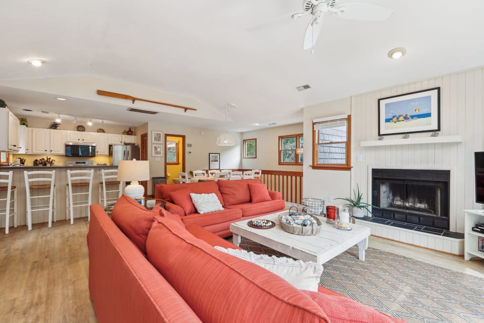 Main Level,Living Room,