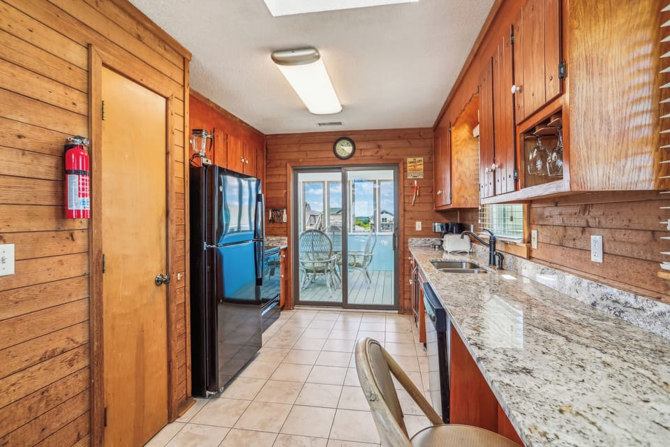 Upper/Main Level,Kitchen,