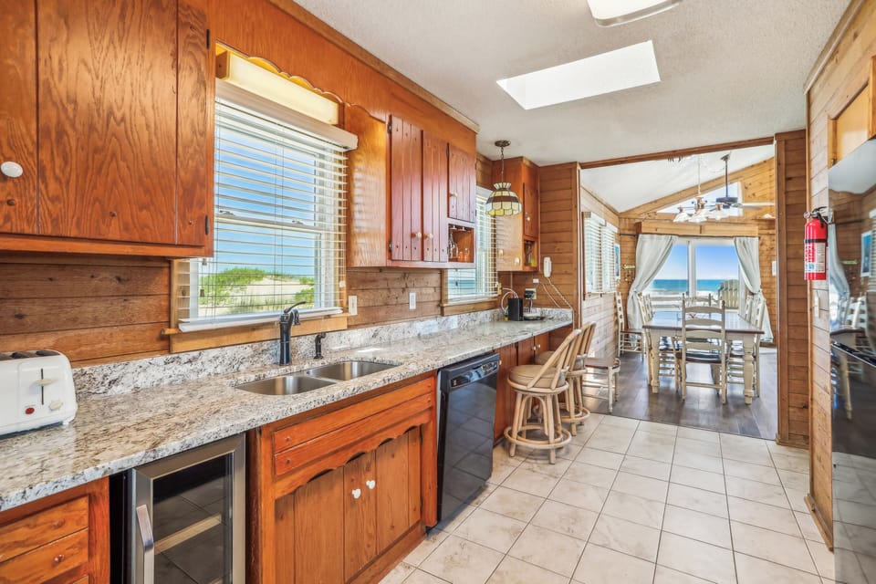 Upper/Main Level,Kitchen,