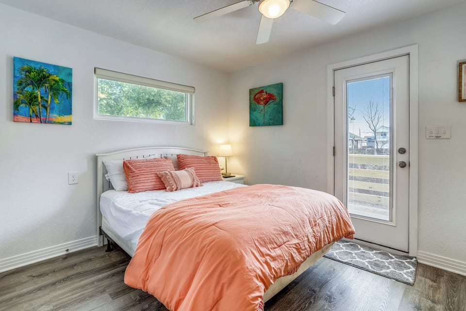 Main Level,Bedroom,