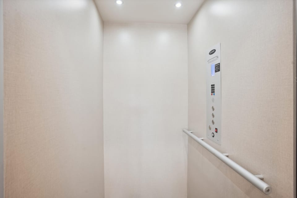 Group,Elevator,Customer Provided
