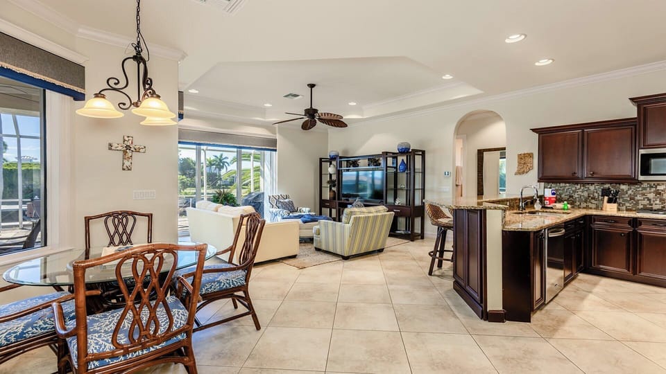 Kitchen/Breakfast Nook
