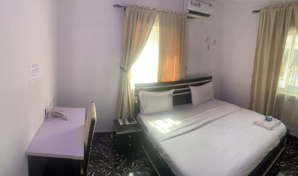 Room | 12 bedrooms, free WiFi