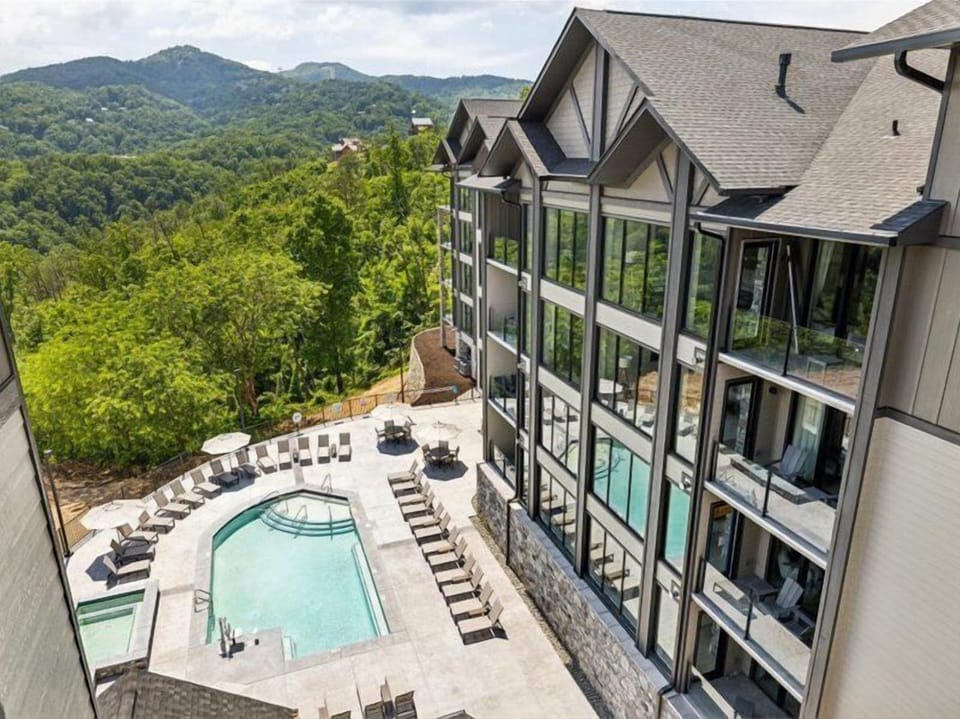 Gatlinburg Tennessee Highlands of the Smokies Penthouse 501 Sleeps 6 Mountain and Downtown Views
