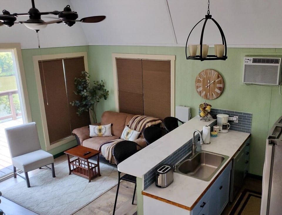 Living/kitchen area