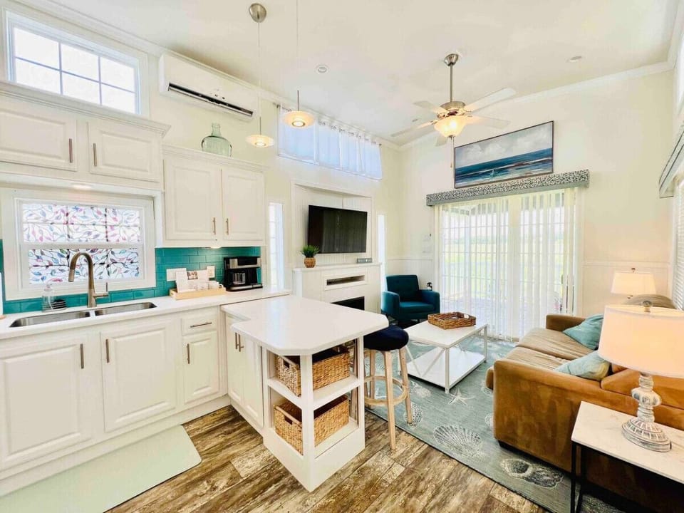 Kitchen & Living Room