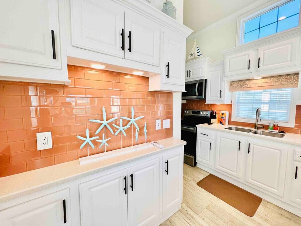 Kitchen & Dining