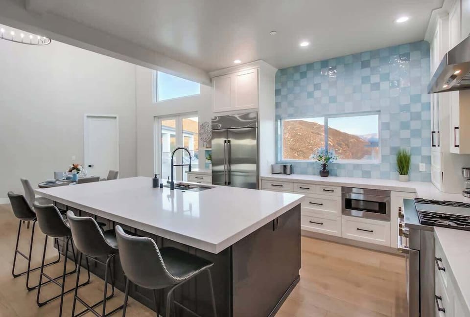 Island in the kitchen with seating