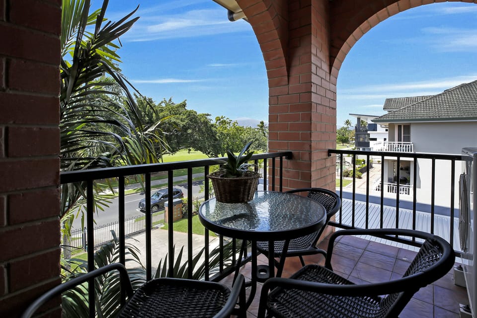Classic Apartment | Balcony