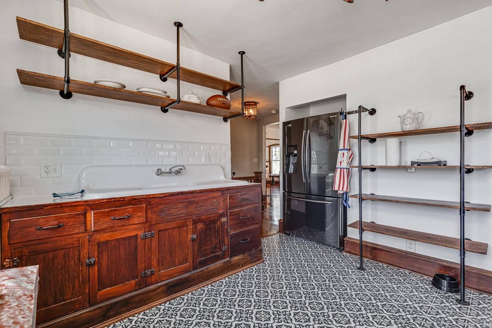 Farmhouse sink
