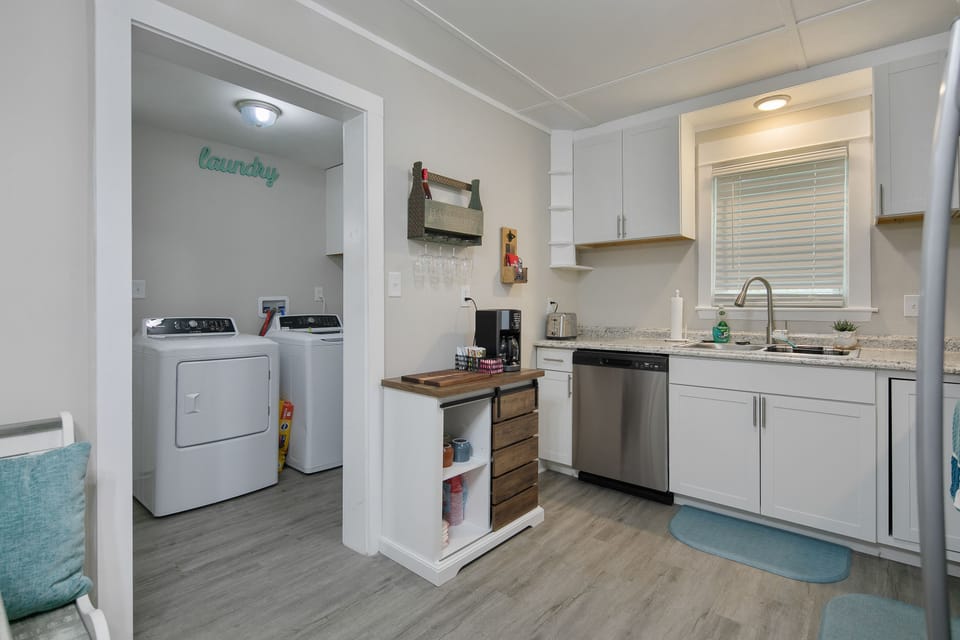 Kitchen leads to Laundry Room!