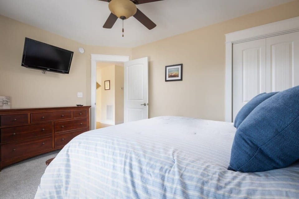 Mid Level Queen Bedroom 2 