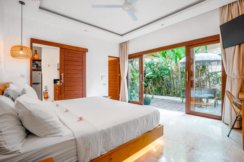 Honeymoon Villa, 1 King Bed | 1 bedroom, desk, soundproofing, iron/ironing board