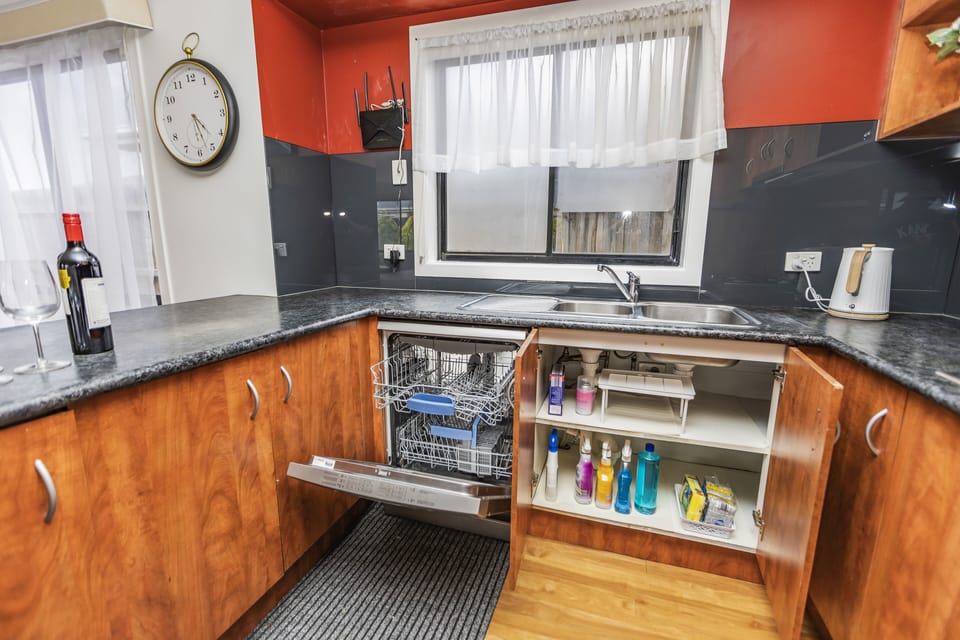 Deluxe House | Private kitchen | Highchair