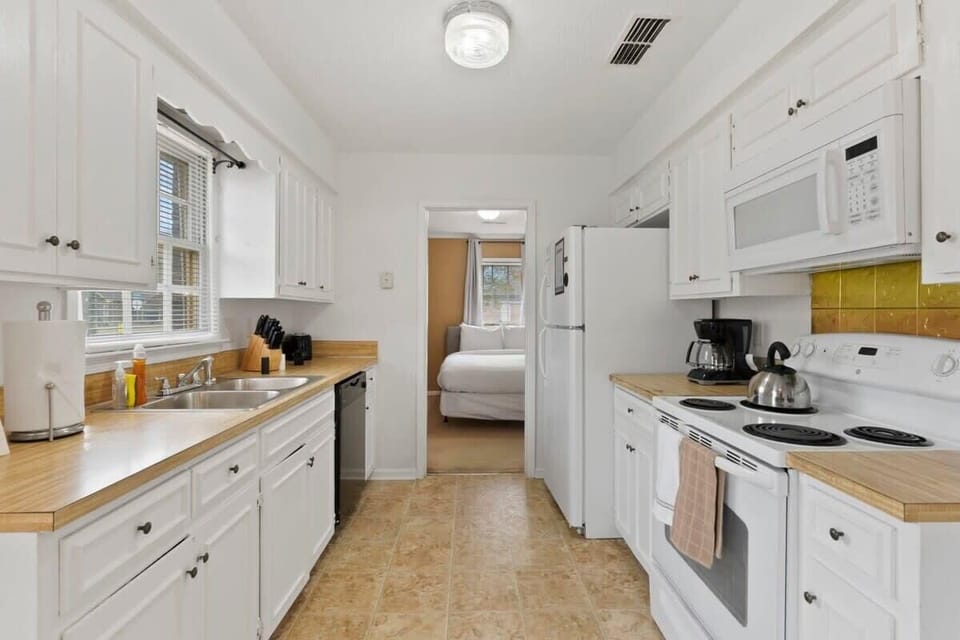 Kitchen amenities
