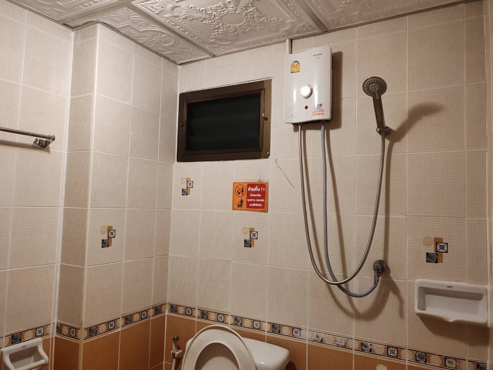 Standard Room | Bathroom shower