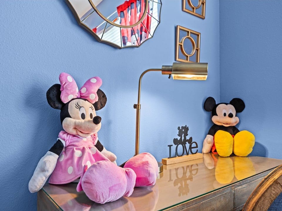Mickey & Minnie Decor