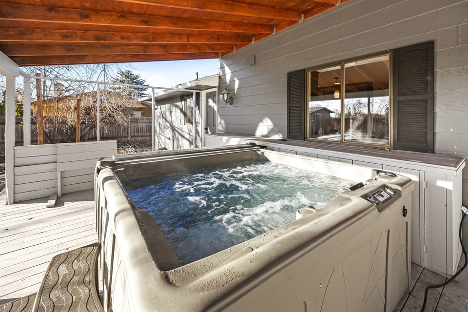 Luxurious Hot Tub to Soak After Business Meetings