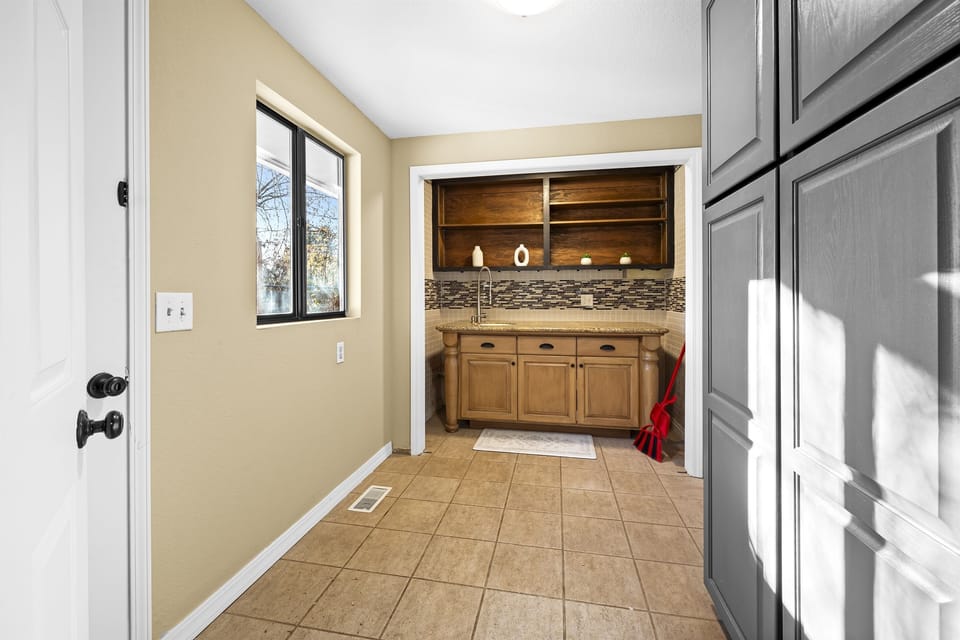 Mudroom w/ Extra Sink