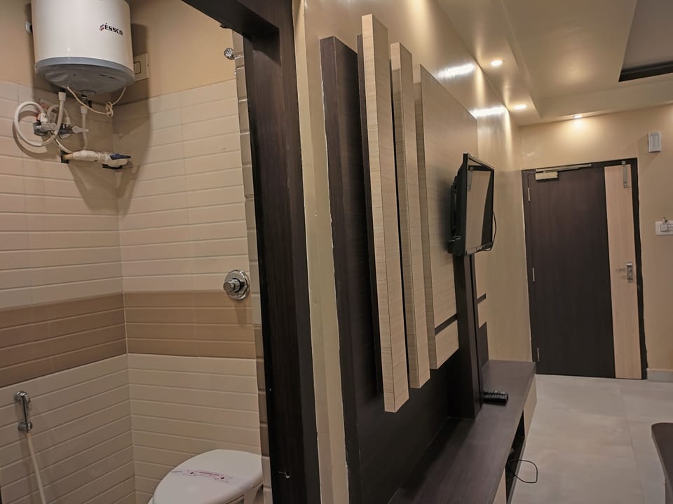 Deluxe Non-AC | Bathroom | Free toiletries