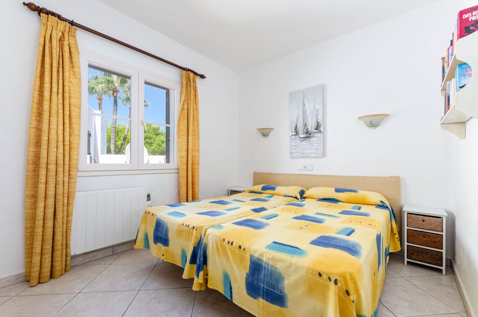 Standard Apartment, 1 Bedroom, Balcony | 1 bedroom, desk, free WiFi, bed sheets