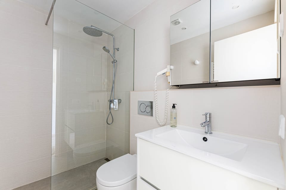 Standard Apartment, 1 Bedroom, Balcony | Bathroom | Hair dryer, towels
