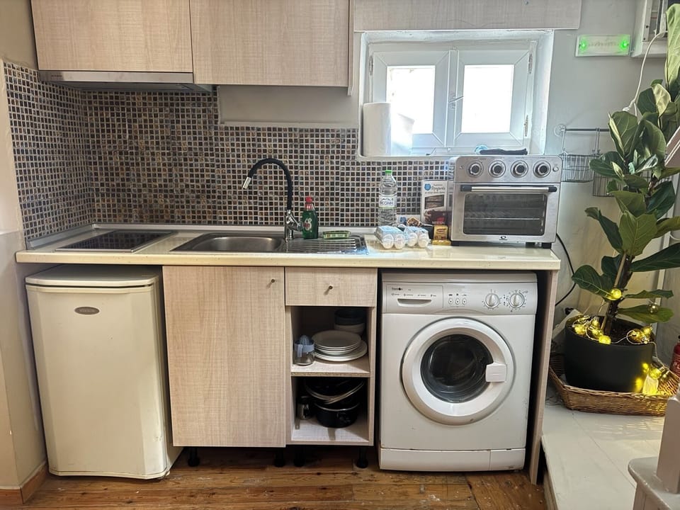 Apartment | Private kitchen | Fridge, oven, stovetop, electric kettle