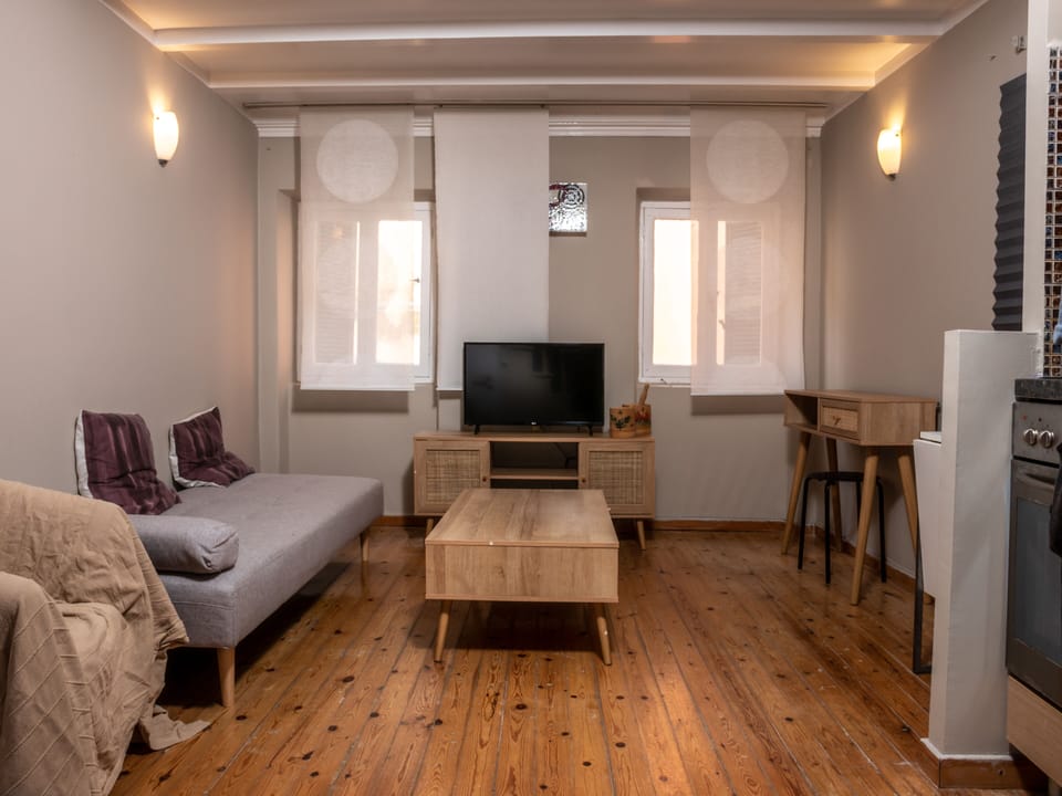Apartment | Living area | 32-inch LED TV with digital channels, Netflix, streaming services