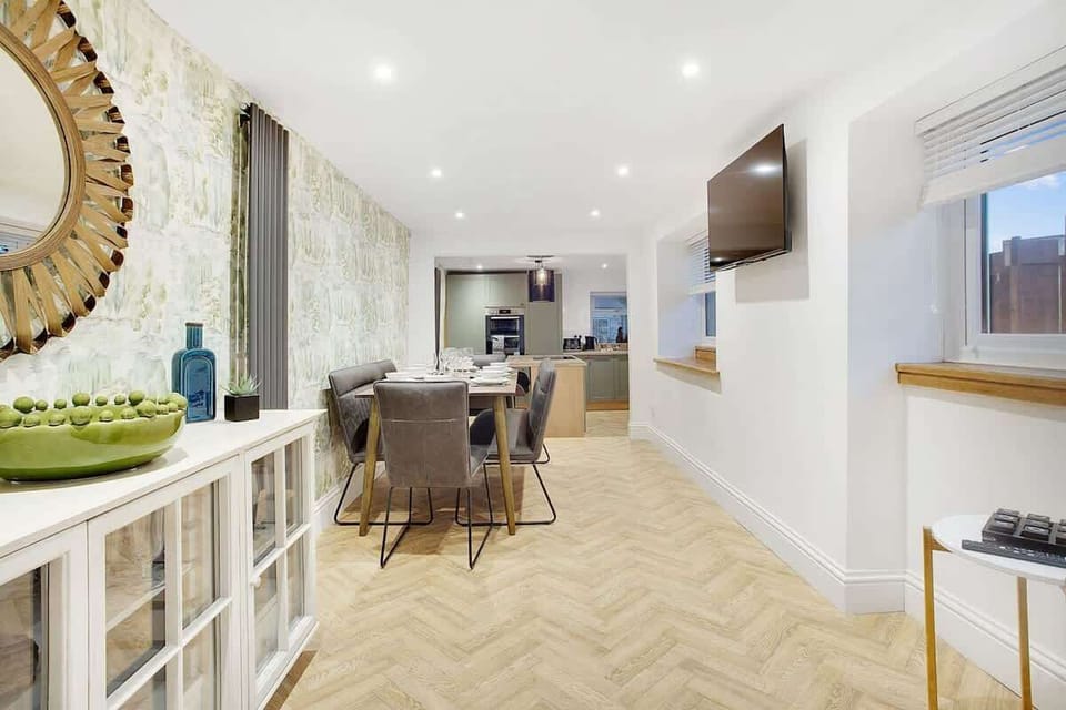 Another dining area in the kitchen that can accommodate up to 8 seaters dining table. 