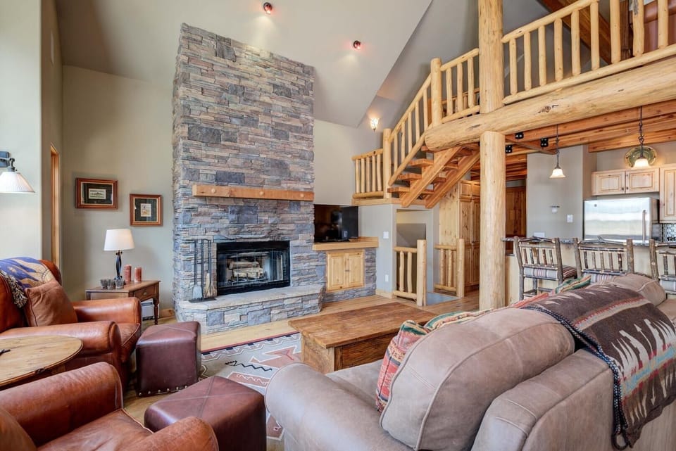 House, 4 Bedrooms | Living area