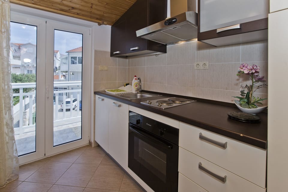 Superior Apartment, Sea View | Private kitchen