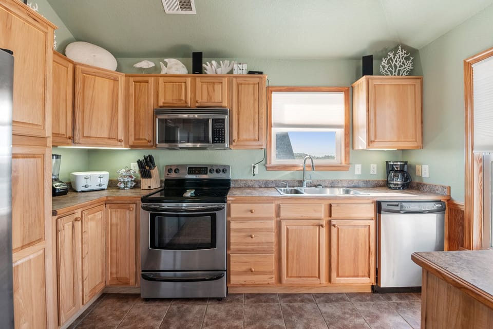 SN2344: Sassy Seas | Top Level Kitchen