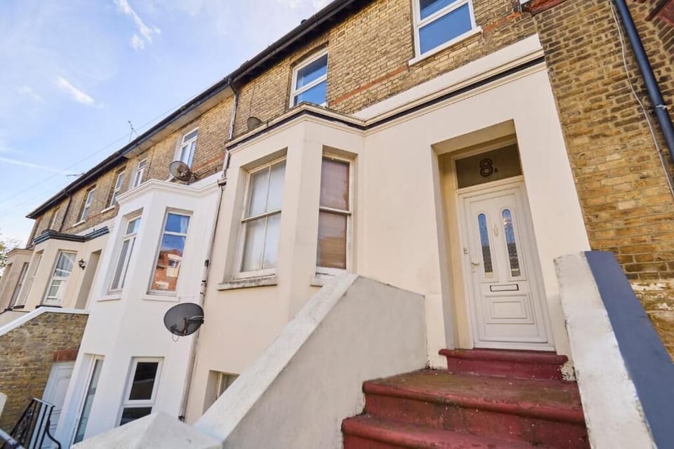 Westbrook Road, Margate - Host & Stay