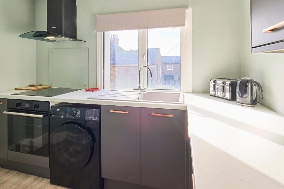 Westbrook Road, Margate - Host & Stay