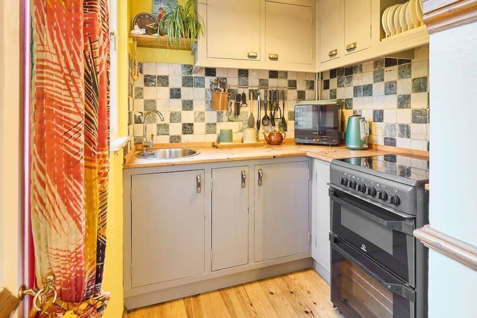 Ethelbert Cottage, Broadstairs - Host & Stay