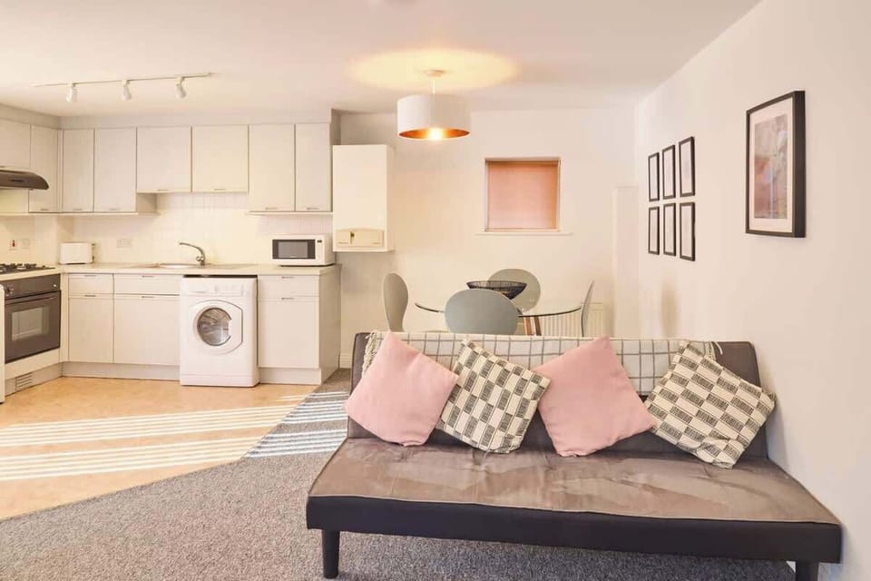 King's Corner, Canterbury - Host & Stay