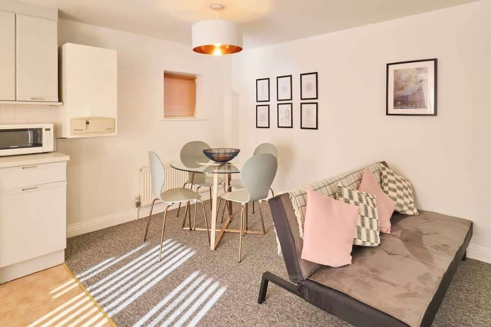 King's Corner, Canterbury - Host & Stay