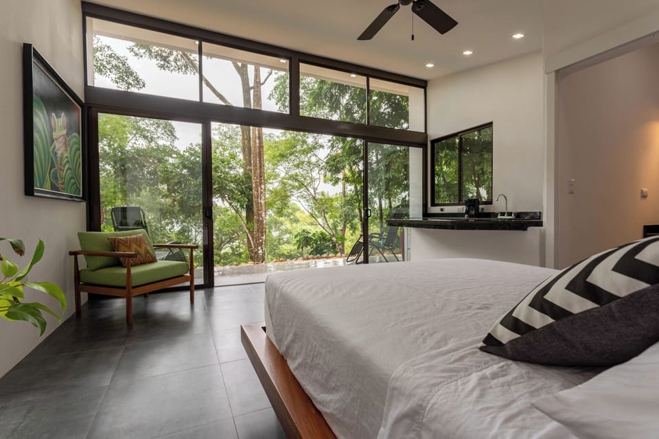 Luxury Room | Laptop workspace, free WiFi, bed sheets