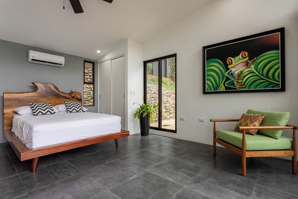 Luxury Room | Laptop workspace, free WiFi, bed sheets
