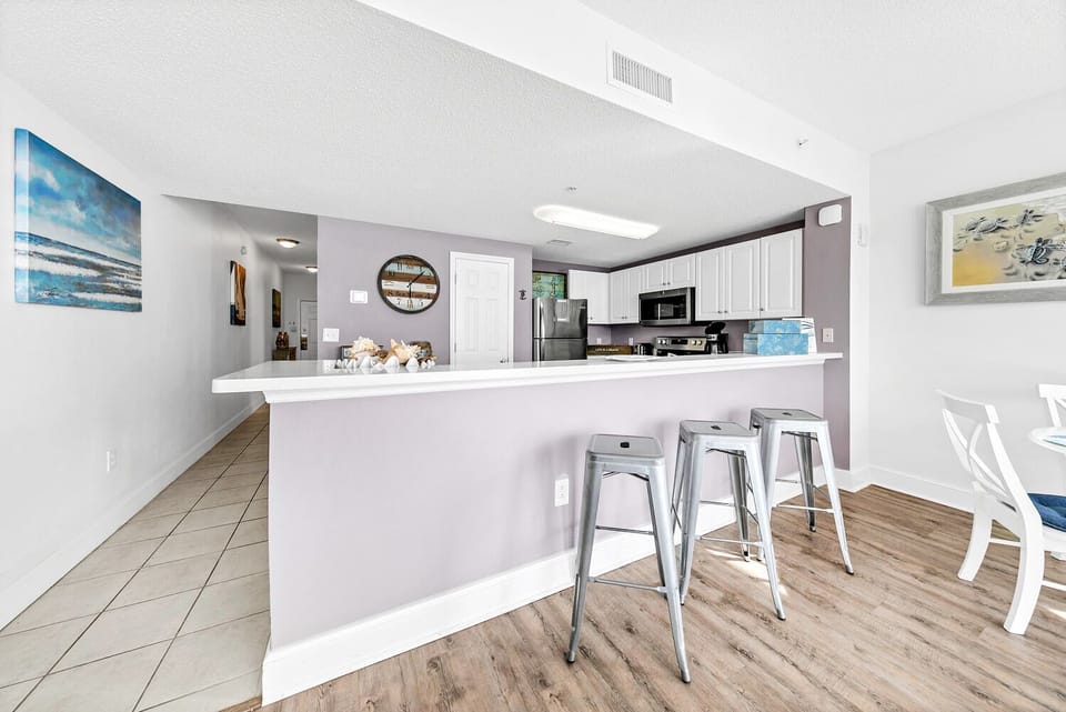 Eat-in bar seating